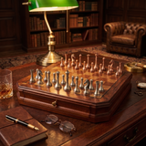 Jeu d'échecs en bois d'acajou avec tiroir de rangement et pièces en métal