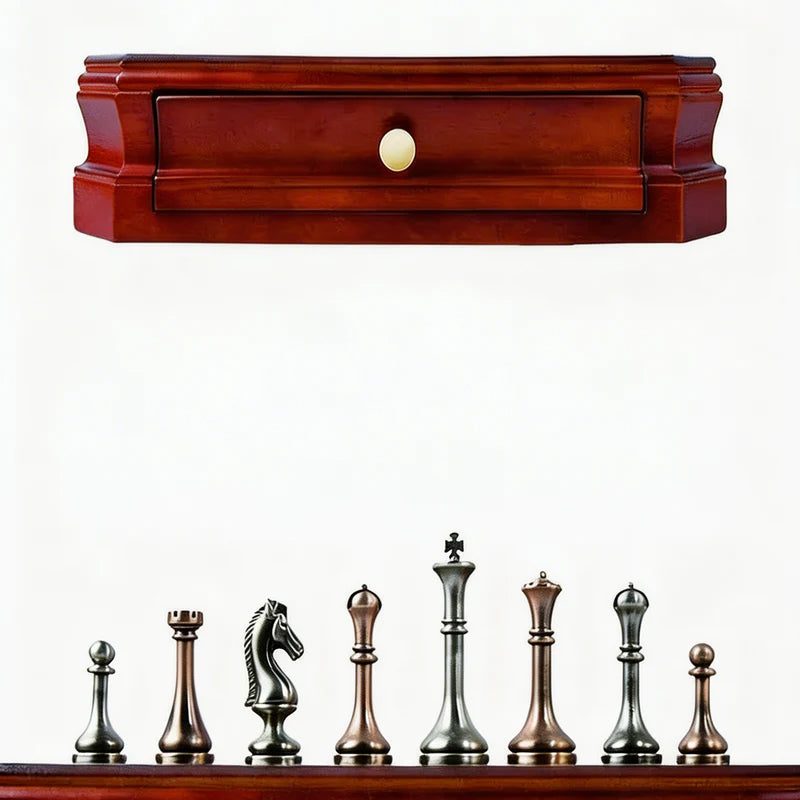 JEU D'ÉCHECS EN BOIS D'ACAJOU AVEC TIROIR DE RANGEMENT ET PIÈCES EN MÉTAL
